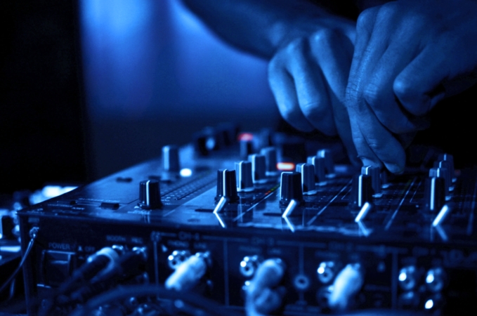 Profi DJs Mixing